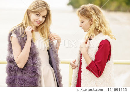 Two fashion models chatting outdoor 124691333