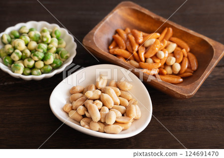 Bean confectionery 124691470