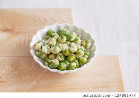 Bean snacks: Green beans 124691477