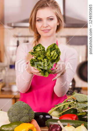 Womna holding green lettuce 124691665