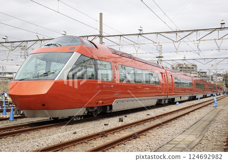 小田急浪漫特快7萬系GSE在海老名檢查場等待亮相) 小田急浪漫特快7萬系GSE在海老名檢查場等待亮相) 124692982