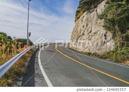 Curved road in Irago, Tahara City (Aichi Prefecture) 124695357