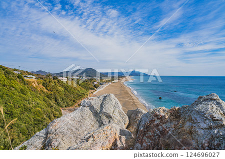 The blue sea and blue sky around Hinode Stone Gate in Tahara City (Aichi Prefecture) The blue sea and blue sky around Hinode Stone Gate in Tahara City (Aichi Prefecture) 124696027