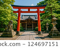 朱紅色的鳥居與神聖的神社－日本的傳統之美 124697151