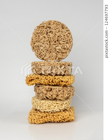Raw Noodles, Dry Round Ramen Noodle, Uncooked Korea Vermicelli, Chinese Wheat Pasta 124697793