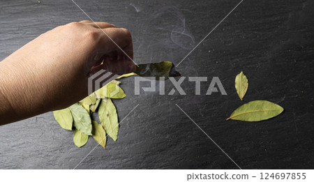 Dry Bay Leaves, Laurel Leaf, Natural Spicy Bayleaf, Fragrant Ingredient, Aromatic Spice 124697855