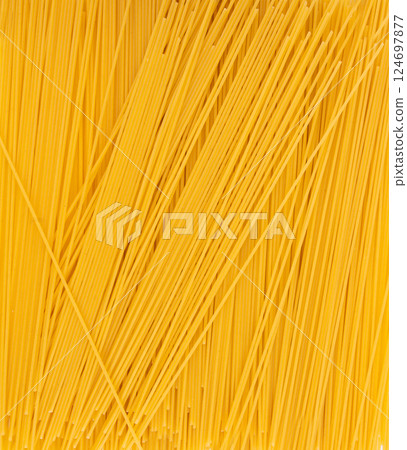 Raw spaghetti texture background, dry spagetti pattern, long wheat noodles banner Raw spaghetti texture background, dry spagetti pattern, long wheat noodles banner 124697877