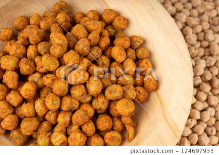 Roasted chickpeas, leblebi pile, spicy fried chana, crispy chick peas with mint and spices, east snack 124697933