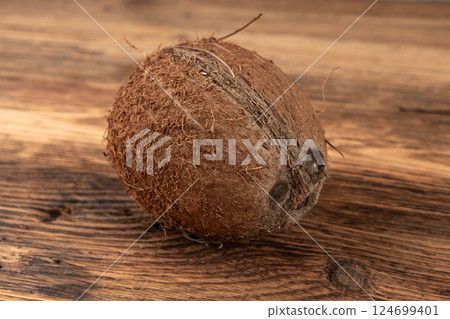 Whole coconut, one coco nut, single fresh tropical palm fruit, natural milk, oil ingredient 124699401
