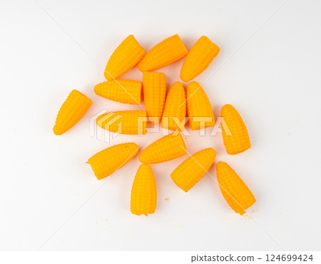 Corn ear chews, jelly milk chewable candies with corn flavor, Vietnamese chewable candies 124699424