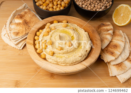 Hummus in bowl, houmous dip, chickpea humus tahini sauce, middle eastern spread 124699462