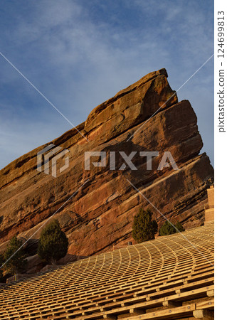 科羅拉多州丹佛市紅岩露天劇場的清晨陽光 科羅拉多州丹佛市紅岩露天劇場的清晨陽光 124699813