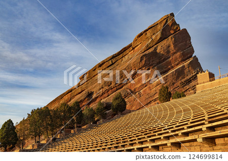 科羅拉多州丹佛市紅岩露天劇場的清晨陽光 科羅拉多州丹佛市紅岩露天劇場的清晨陽光 124699814