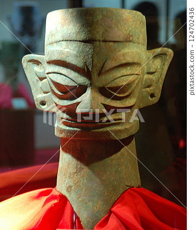 China, Sichuan Province, Yangtze River Civilization, Sanxingdui Ruins Museum, Hall 2, Bronze Head Statue China, Sichuan Province, Yangtze River Civilization, Sanxingdui Ruins Museum, Hall 2, Bronze Head Statue 124702436