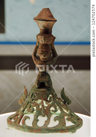 China, Sichuan Province, Yangtze River Civilization, Sanxingdui Ruins Museum, Hall 2, Bronze Crowned Man Statue China, Sichuan Province, Yangtze River Civilization, Sanxingdui Ruins Museum, Hall 2, Bronze Crowned Man Statue 124702574
