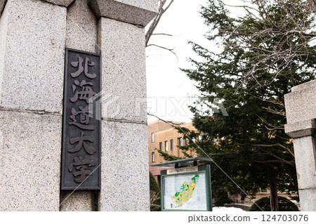 北海道札幌市的北海道大學，小雨淅淅瀝瀝 124703076