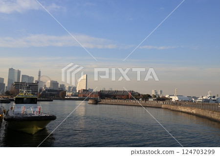 象鼻防波堤的風景與紅磚倉庫建築 124703299
