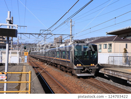 321 series train arriving at Nakayamadera Station 124703422