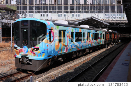 323 series Expoliner stopping at Shin-Osaka Station 124703423