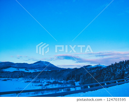 冬天的景色 124703595