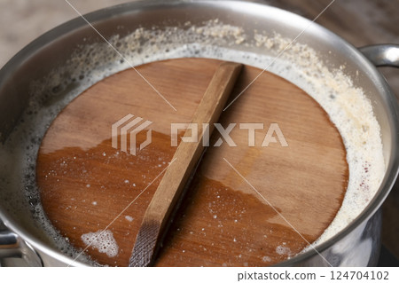 Preparing bamboo shoots: Removing the bitterness 124704102