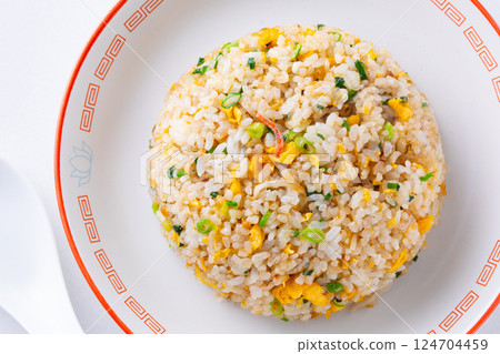 在中餐館吃炒飯 在中餐館吃炒飯 124704459