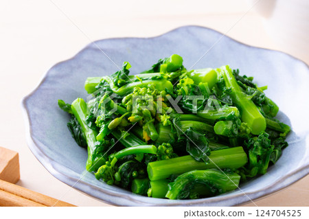 Boiled rape blossoms 124704525