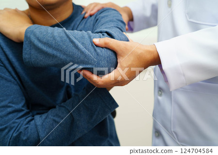Physical therapy, Asian therapist doctor treat perform pain therapy in hospital. 124704584