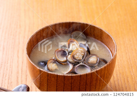 Shijimino miso soup Shijimino miso soup 124704815