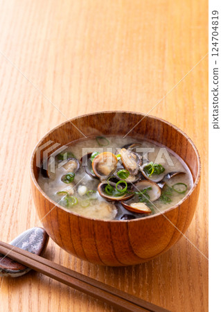 Shijimino miso soup 124704819