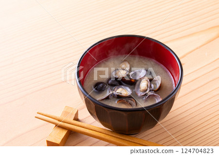 Shijimino miso soup Shijimino miso soup 124704823