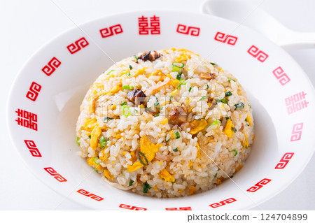 在中餐館吃炒飯 在中餐館吃炒飯 124704899