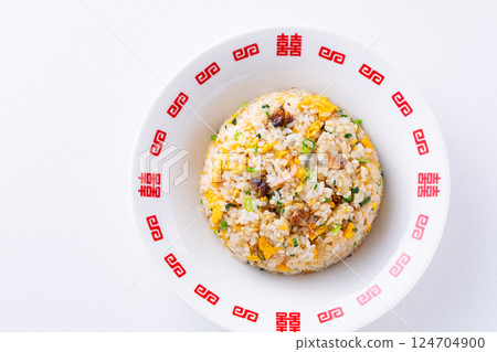 在中餐館吃炒飯 在中餐館吃炒飯 124704900