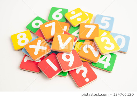 Number wood block cubes for learning Mathematic, education math concept. Number wood block cubes for learning Mathematic, education math concept. 124705120