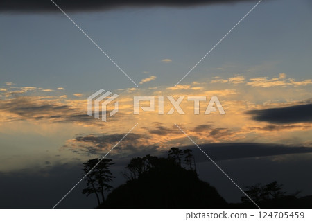 堂島的美麗夕陽 124705459