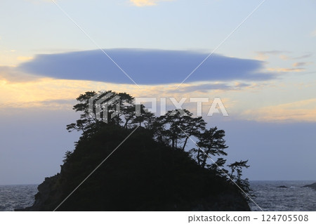 Beautiful sunset in Dogashima 124705508