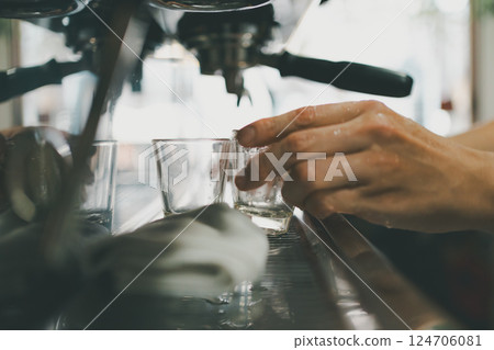 coffee shop, cafe, cafeteria 124706081