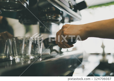 coffee shop, cafe, cafeteria 124706087