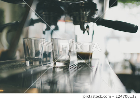 coffee shop, cafe, cafeteria 124706132