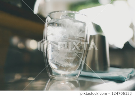 冰 冰冷 水 124706133