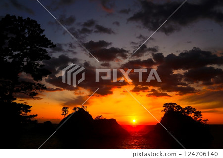 Beautiful sunset on Dogashima 124706140