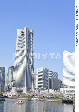 橫濱港未來21及櫻花 橫濱港未來21及櫻花 124706945