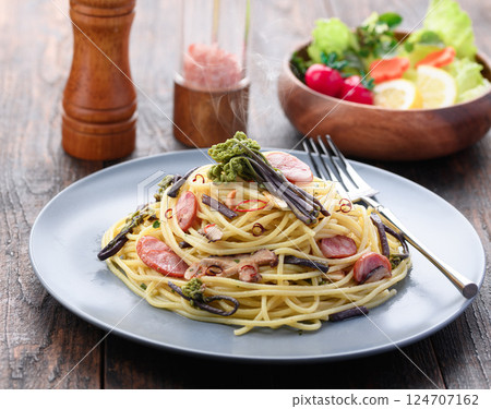 Spring Peperoncino Pasta with Warabi: A Healthy Japanese-Western Style Lunch Spring Peperoncino Pasta with Warabi: A Healthy Japanese-Western Style Lunch 124707162