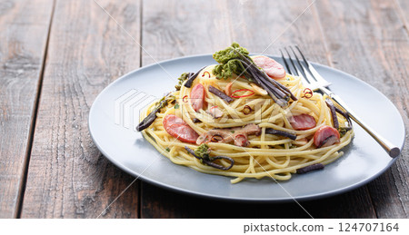 Spring Peperoncino Pasta with Warabi: A Healthy Japanese-Western Style Lunch Spring Peperoncino Pasta with Warabi: A Healthy Japanese-Western Style Lunch 124707164