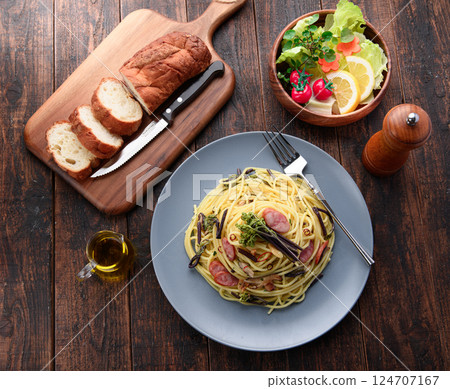 Spring flavor: Warabi peperoncino Spring flavor: Warabi peperoncino 124707167