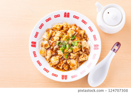 在中國餐館吃麻婆豆腐 124707308
