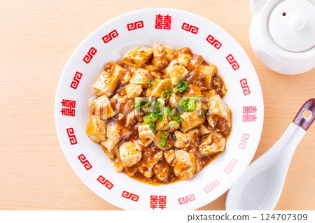 在中國餐館吃麻婆豆腐 在中國餐館吃麻婆豆腐 124707309