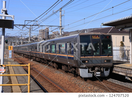 Fukuchiyama Line 207 series train at Nakayamadera Station Fukuchiyama Line 207 series train at Nakayamadera Station 124707520