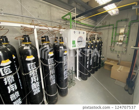 Oxygen cylinder 124707537