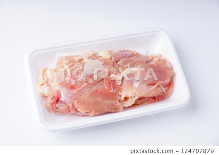 生雞大腿 124707879